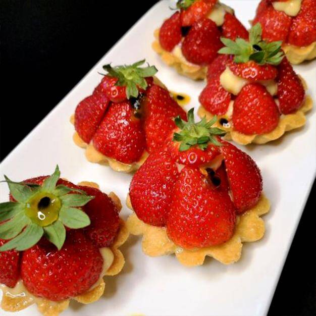 Présentation de tartelettes aux fraises