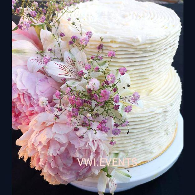 Présentation d'unWeeding cake aux fruits exotiques