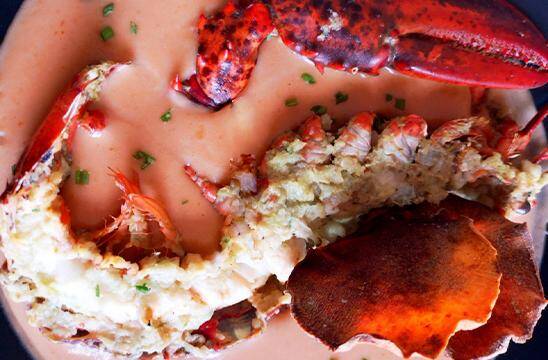 Bisque de crevettes et homard boucané